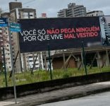 marketing-reverso?-‘alfinetada’-em-outdoor-de-brusque-chama-a-atencao-e-gera-reacao