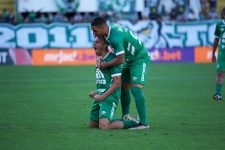 chapecoense-desencanta-no-segundo-tempo-e-vence-a-primeira-na-serie-b