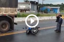 video:-motociclista-morre-apos-bater-contra-caminhao-na-br-280,-em-araquari