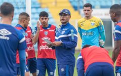 alex-esboca-avai-com-gava-e-andrey-para-enfrentar-o-criciuma;-veja-escalacao