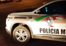 motorista-bate-em-viatura-e-tenta-atropelar-policiais-durante-fuga-em-chapeco