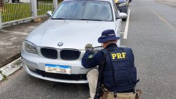 prf-recupera-bmw-roubado-ha-seis-anos-no-rio-grande-do-sul-na-br-470,-em-indaial