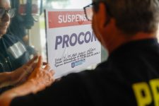 clinica-de-harmonizacao-facial-em-area-nobre-de-florianopolis-e-suspensa-por-produtos-adulterados-e-vencidos,-diz-procon