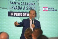 santa-catarina-levada-a-serio:-governador-conversa-com-os-15-prefeitos-da-amesc-em-ararangua