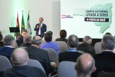 jorginho-mello-anuncia-r$-30-milhoes-de-investimentos-da-casan-para-sistema-de-esgoto-em-passo-de-torres