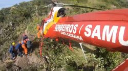 adolescente-de-16-anos-fica-ferida-em-trilha-e-e-resgatada-de-helicoptero-em-florianopolis;-video