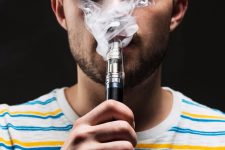 tecnico-de-enfermagem-e-internado-e-perde-parte-do-pulmao-apos-uso-excessivo-de-vape-;-entenda