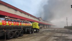 incendio-em-barra-velha-e-controlado;-bombeiros-seguem-combatendo-focos