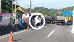 video:-carreta-que-transportava-container-tomba-na-br-101,-em-joinville