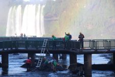 video:-intervencao-recolhe-cerca-de-150-kg-de-moedas-do-rio-iguacu,-nas-cataratas-do-iguacu